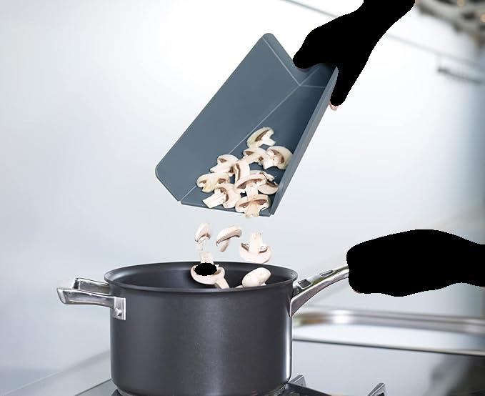 Foldable cutting board